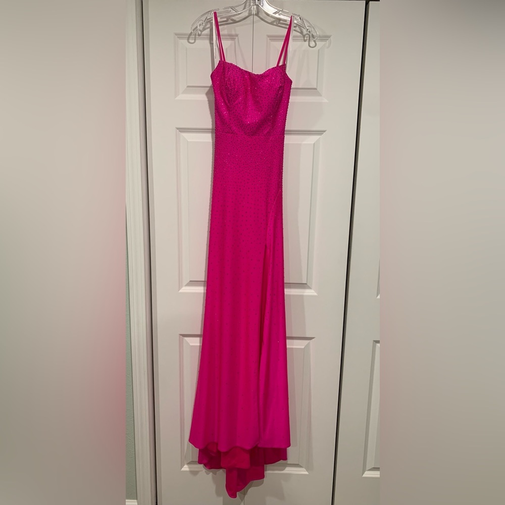 Only wore once!!! Fits like a 4 or 6